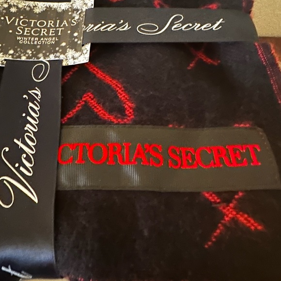 Victoria's Secret Winter Angel Collection Scarf Black Hearted One Size New - Picture 3 of 10